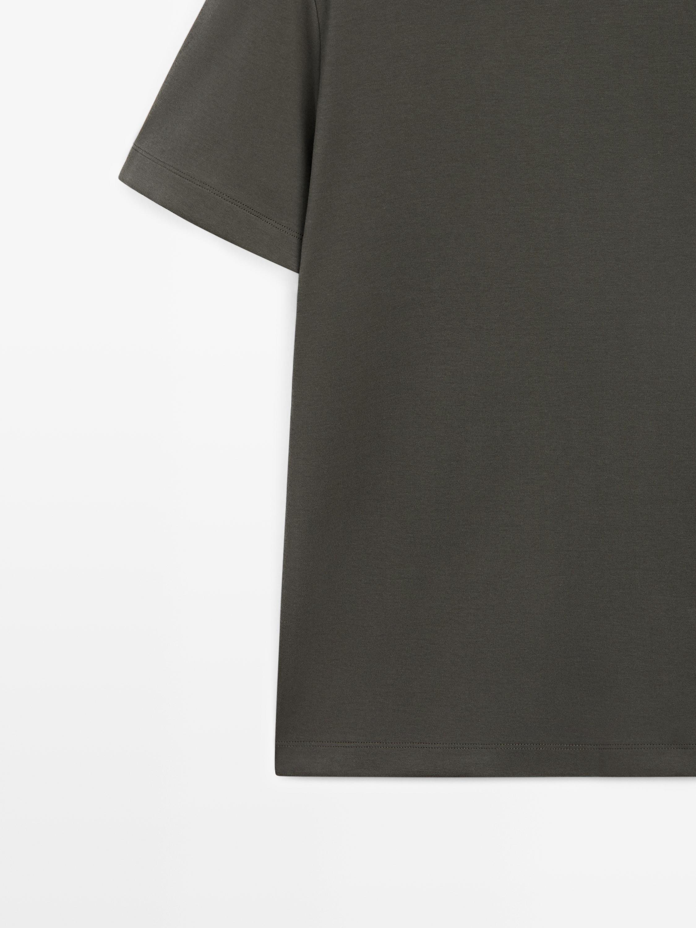 100% cotton T-shirt with contrast neckline